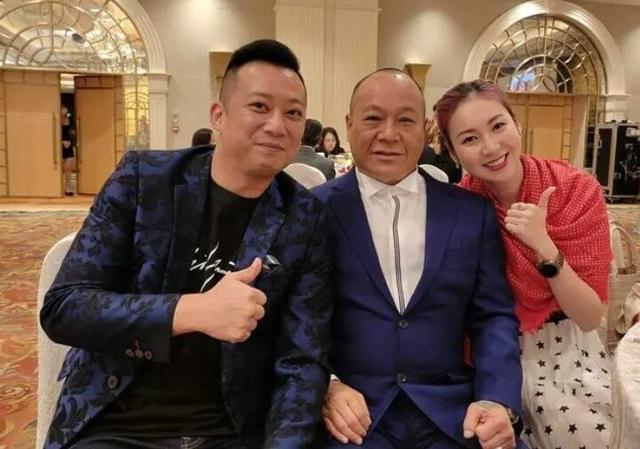 有排面！吴志雄女儿出嫁，婚礼大牌众星云集，新娘手戴12个金手镯