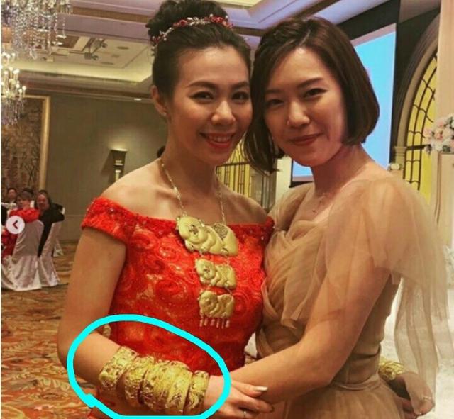 有排面！吴志雄女儿出嫁，婚礼大牌众星云集，新娘手戴12个金手镯