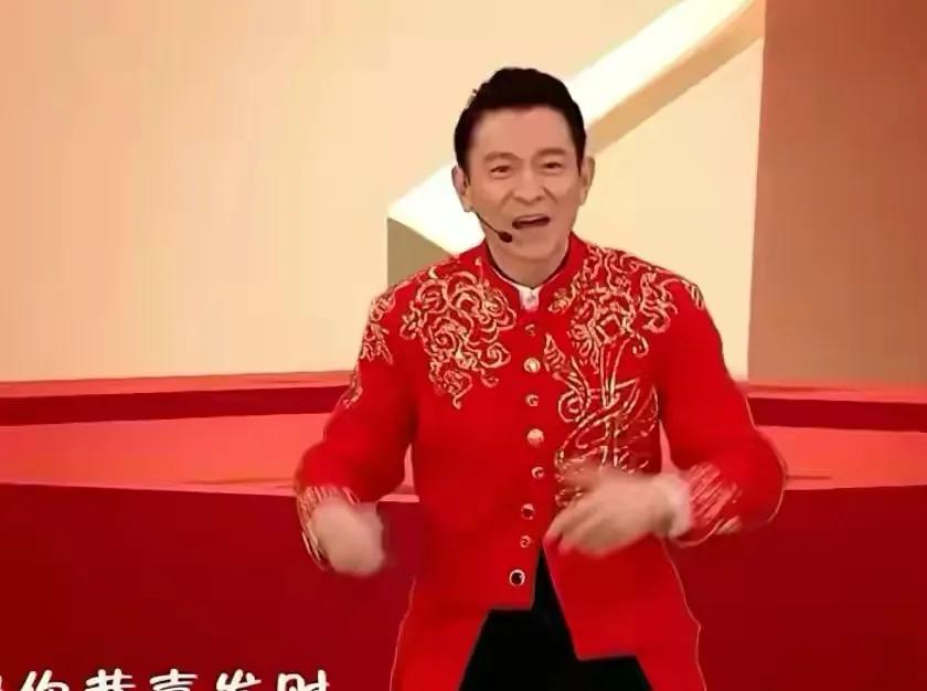 牛年春晚胡杏儿挺巨肚！杨幂牵手金晨，热巴牵手刘浩存，华仔太帅