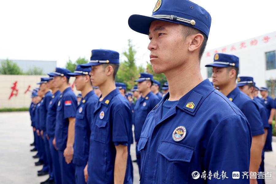 作为消防救援队伍的一员,一定主动对标应急救援主力军和国家队职能