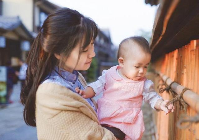 婆婆不帮媳妇带孩子，媳妇不给她养老，有错吗？网友：这很公平