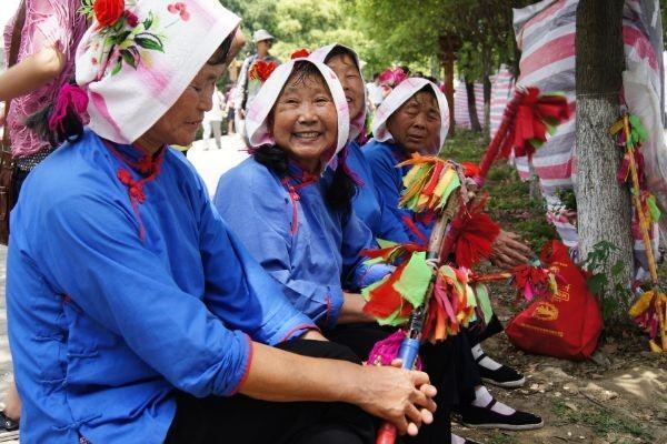 婆婆不帮媳妇带孩子，媳妇不给她养老，有错吗？网友：这很公平