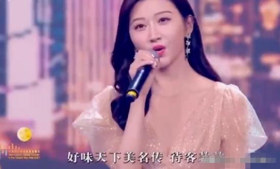 中秋晚会10位女星盛装出席，李宇春压轴连换两套衣服成功截胡