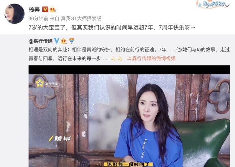 杨幂三里屯逛街再被偶遇，配合拍照毫无明星架子