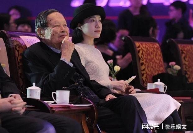 杨振宁100岁了！45岁娇妻透露私生活细节，自称是最幸运的女人
