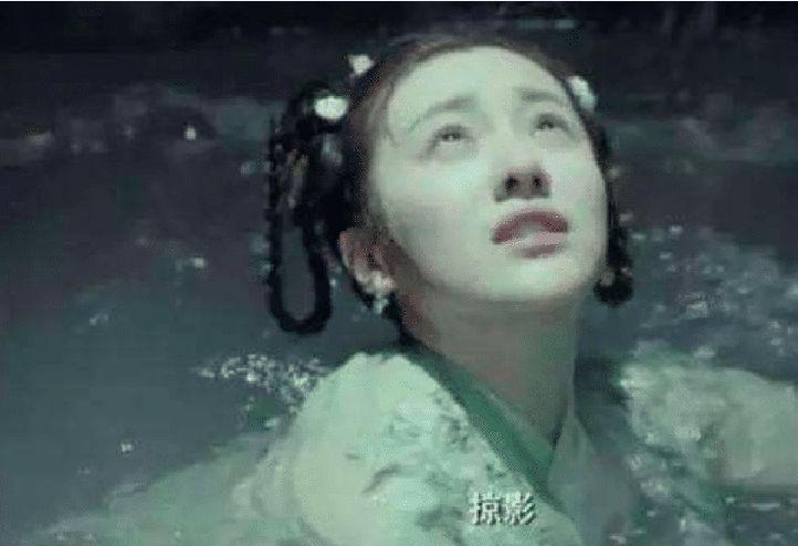 ?那个因拍戏嫌水脏，耍大牌换140桶矿泉水的女星，终于如愿火了