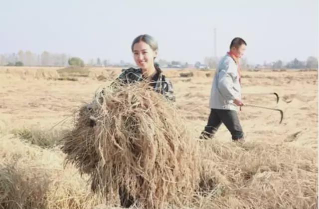 故事：过节与老公微信通话，微信通话忘了挂，听到对话后哭了