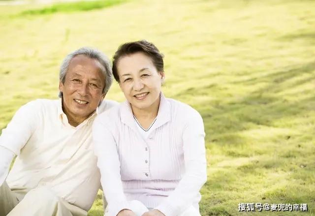 70岁大妈哭诉：婚外情15年，老伴知道一直不说，残疾后我迎来报应