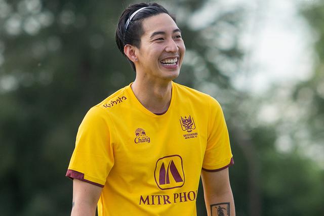 娱乐至死！泰国球队签下选秀明星，并打算让他踢亚冠？