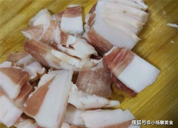 28年大厨教你做“正宗回锅肉”，做法简单，步奏详细，香嫩不油腻