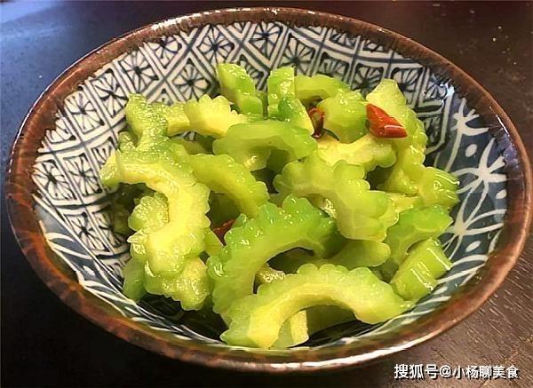 苦瓜清热又解暑，怎么做才不苦？教你“3种”美味做法，降低苦味