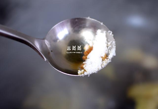 茄子这么做才好吃，放一点特别调料，比大鱼大肉好吃多了