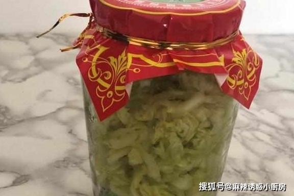 用罐头瓶腌东北酸菜，做法简单，实在太好吃了，想想就会流口水