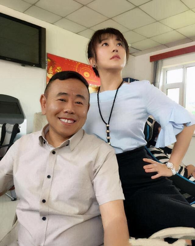 潘长江女儿嫁入豪门，可是外孙出生时他只偷瞄一眼就躲开了？