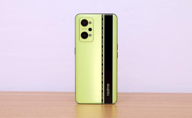 大电池，续航久，出行必备神机：realme GT Neo2助你轻松玩转长假