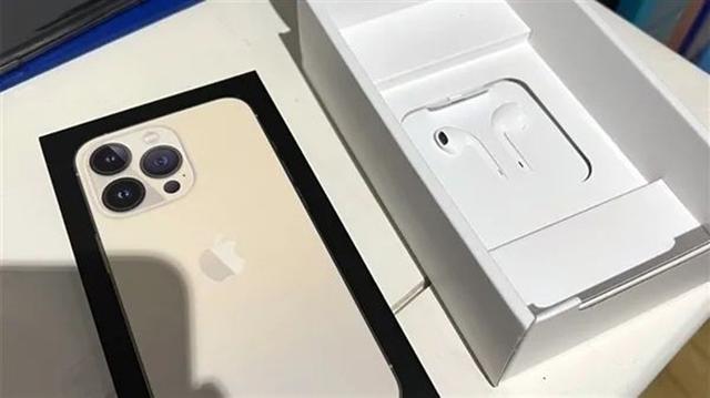 这个版本的苹果iPhone 13包装盒配送EarPods耳机，有你份吗？