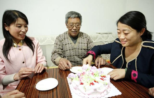 43年的婚姻，66岁的阿姨坦言：因为一次摔跤，让我重获爱情