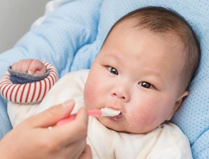 宝宝吃米粉可以吃多久？虽然好消化，但到了这个月份就可以不吃了