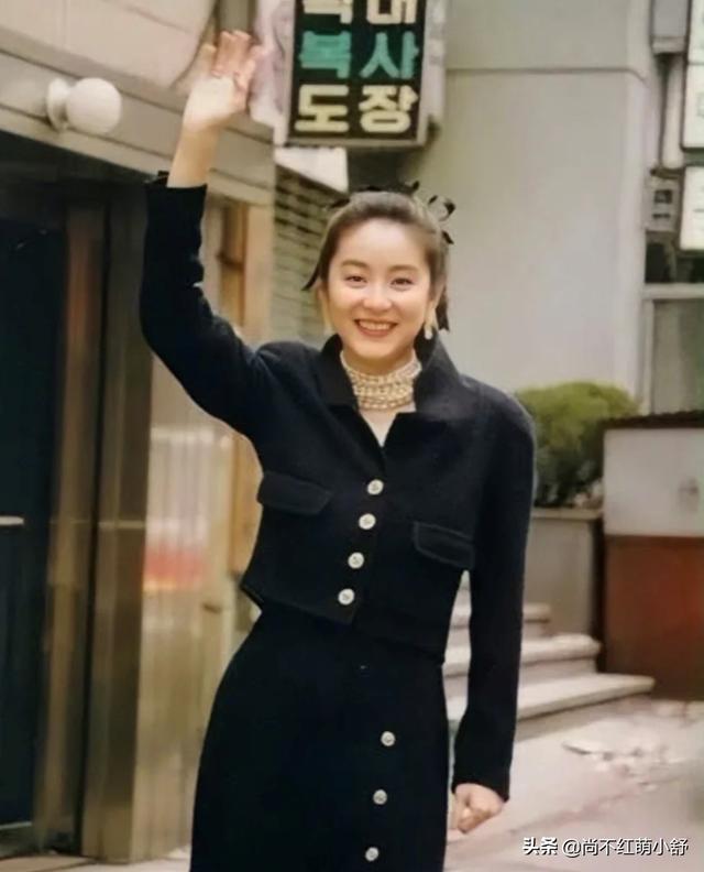 30年前，林青霞的审美告诉我们：“今天你穿衣，也比不上她时髦”