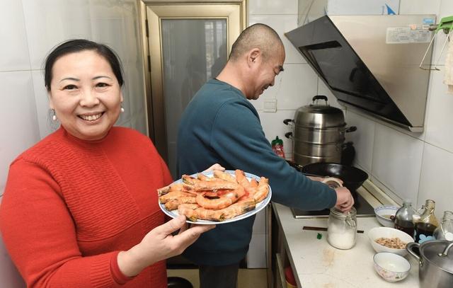 “你弟要把孩子送过来，这次打算住四年”凤凰男：一家人，别计较