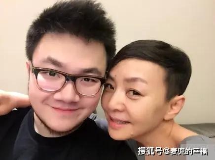 宋丹丹儿子豪宅曝光！里面却乱成一锅粥，沙发烂大洞还不扔