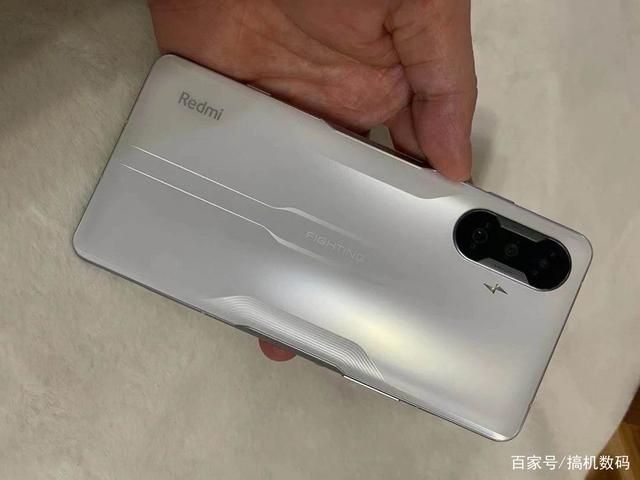 配置良心的游戏手机，跑分72万+5065mAh，12GB版本售价2199元