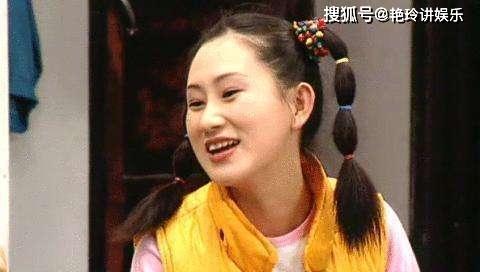 没贾静雯漂亮，嫁大8岁演员被宠12年，现3个儿女长得都不像她