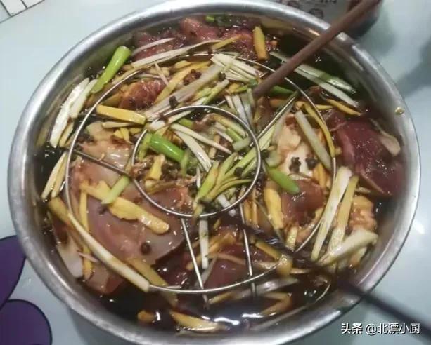 卤牛肉时，记住“1腌2泡”，牛肉不腥不柴，好吃还缩水小