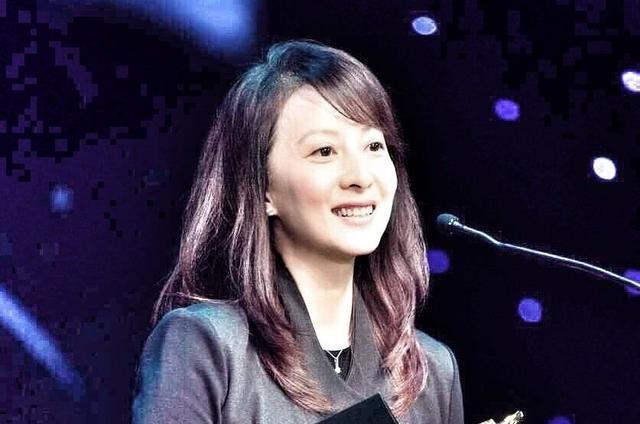 曾红极一时的她，与相识6天的男友闪婚，45岁的她被老公宠成公主