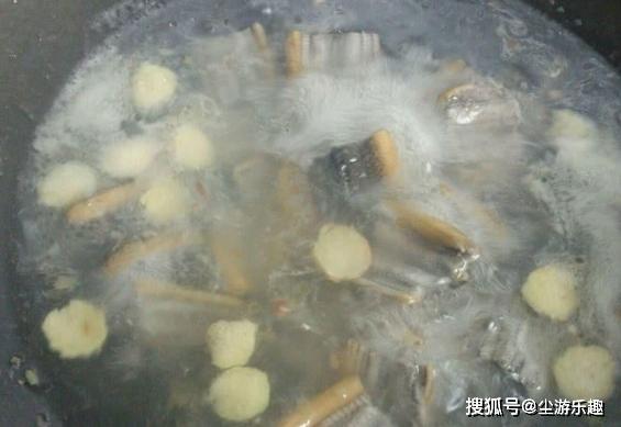 “黄鳝”下锅炖，加冷水还是热水？我总是弄错，难怪土腥味很重