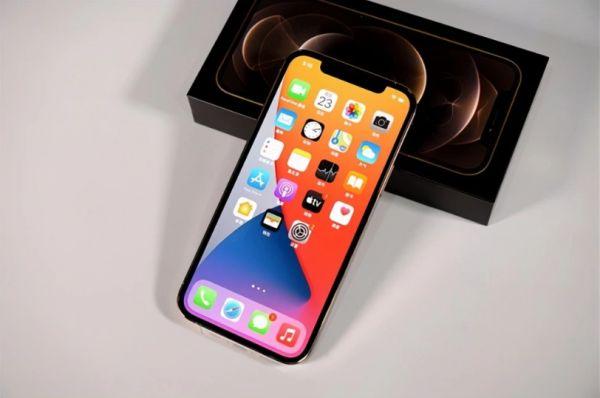 iPhone12新售价确认，64G版标配售价感人，还买什么iPhone13？