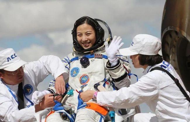 “妈妈去太空给你摘星星”，中国空间站将迎来首位女性航天员