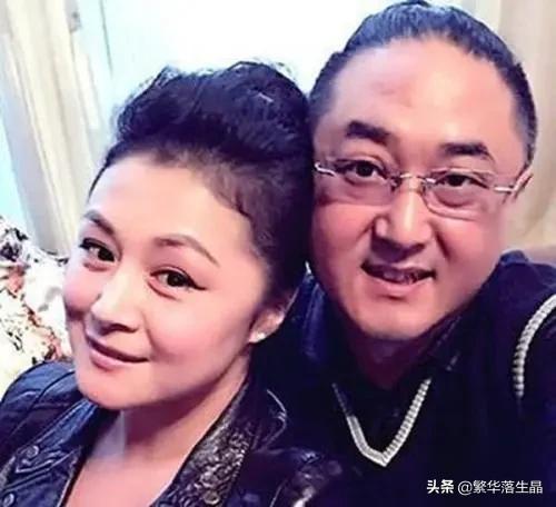 张学松公布和亡妻于月仙散步的视频，表达对亡妻的思念之情