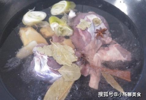 这菜外面100元一斤，在家自己做成本40元，味道一点不比买来的差