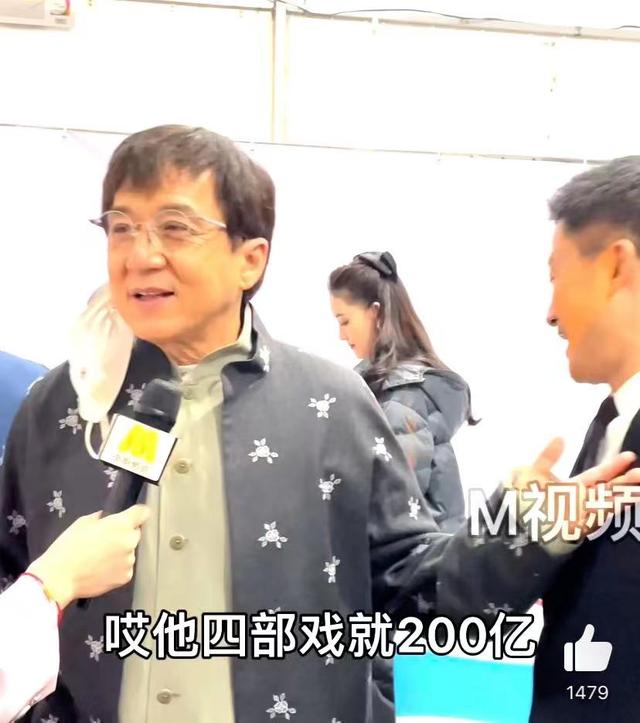 成龙羡慕吴京，四部电影票房200亿，称两人将有大合作在聊剧本