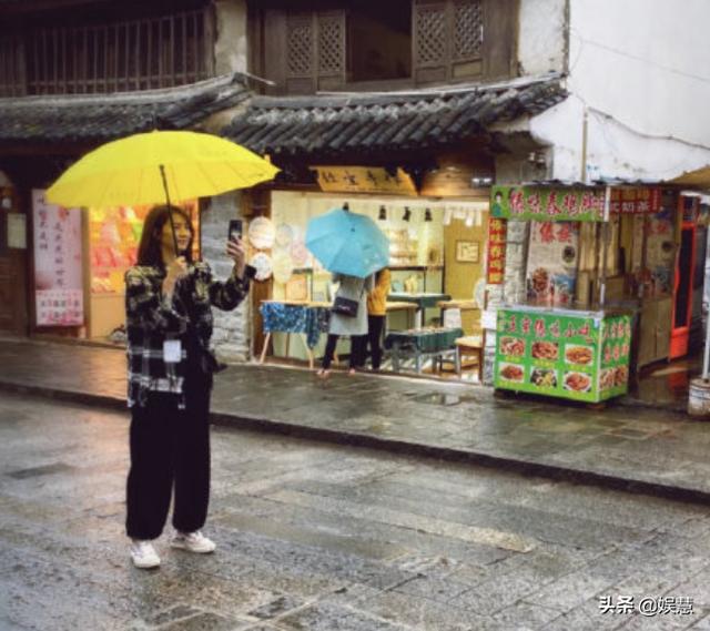 洪欣张丹峰同游苍山洱海，一家三口温馨同框力破婚变传闻