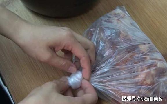 懒人就爱这样做肉，有电饭煲就可以轻松搞定，和煮粥一样简单