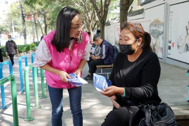 个人信息咋保护？他们送“干货”到街头