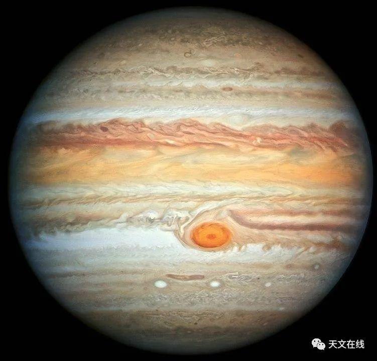 事实上，天文学家可以从6.5光年外看到褐矮星上的云层和天气