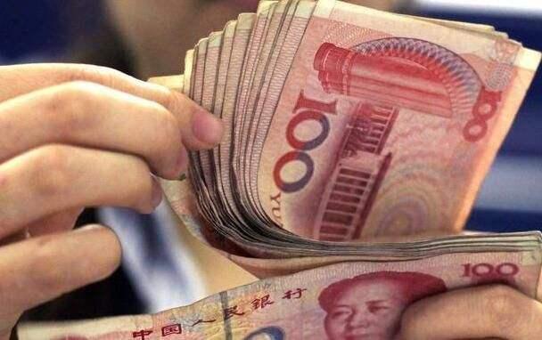 按照中国的工资水平，有多少家庭能够一年攒下10万元？答案很意外