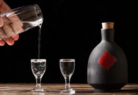 103岁“老酒鬼”自述：常年喝酒的人，1种“下酒菜”，白送也不吃