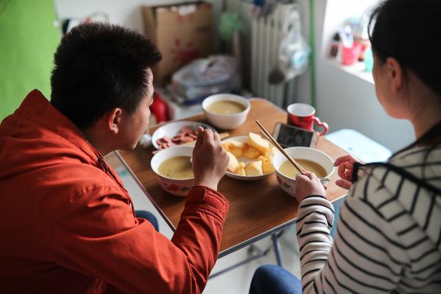 来生吧，若有缘，再接续，因我们都有家庭，这种关系只能是临时的