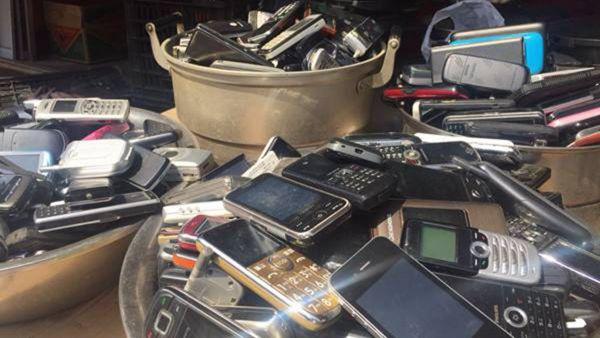 有人走街串巷“回收旧手机”，用盆换手机，回收手机又有什么用呢