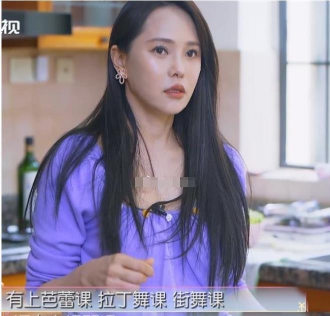 对出柜儿子死心？伊能静精心培养女儿却对儿子放任不管，差别太大