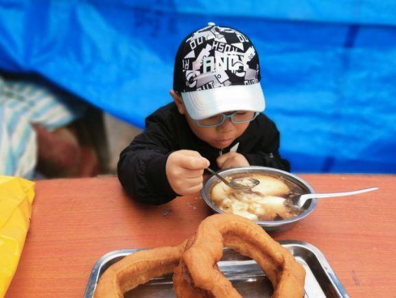 饭桌上的3种早餐，正侵蚀着孩子脾胃，耽误娃营养，别给娃吃了