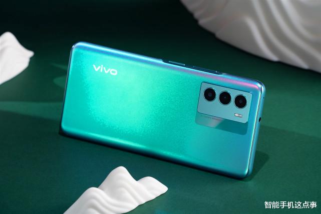 vivo T1和iQOO Z5：配置对比后，买哪个好？