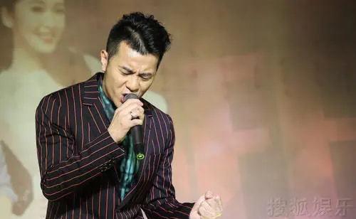 “主题曲之王”梁汉文，曾经历过多次低谷时期，妻子更是恶病缠身