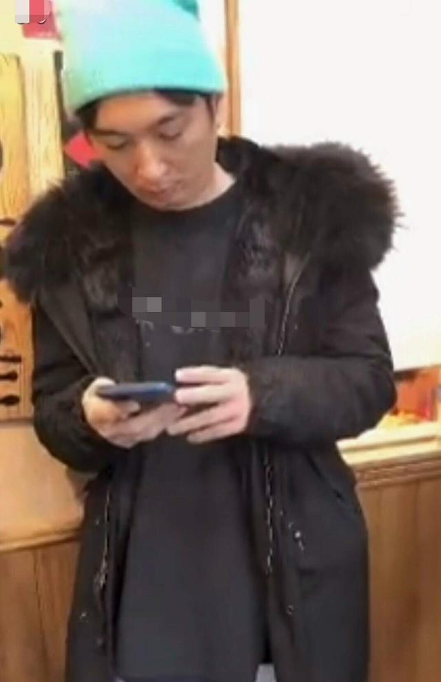 王思聪逛街穿28万女款毛衣？四女流连身侧，各个手拎购物袋收获足