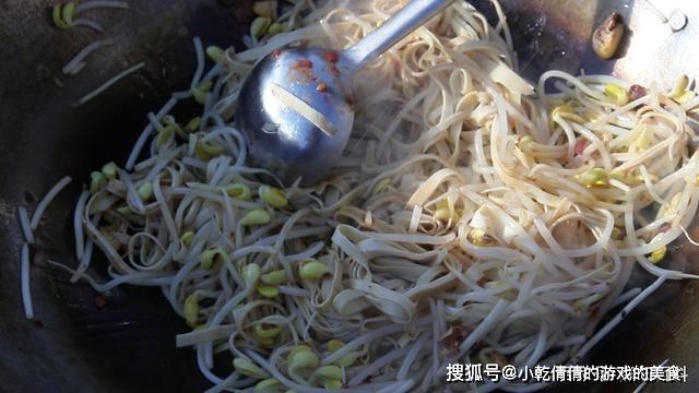 草鱼怎么做才好吃？不油炸不清蒸，没腥味，一出锅汤汁都不剩