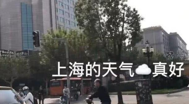 小胖妹不远千里网恋奔现，小哥哥全程低头玩手机，她一下就明白了